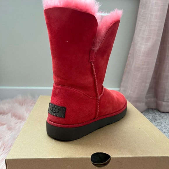 UGG Classic Cuff Short - Picture 3 of 3